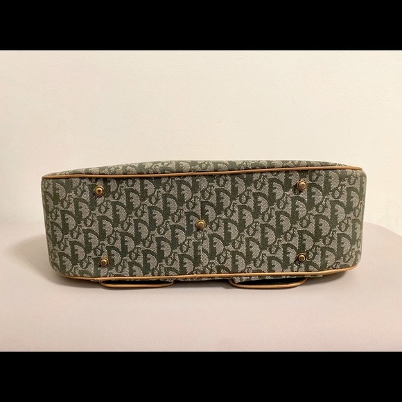 Authentic vintage Christian Dior monogram bag, Rihanna has the same style - Picture 4 of 16